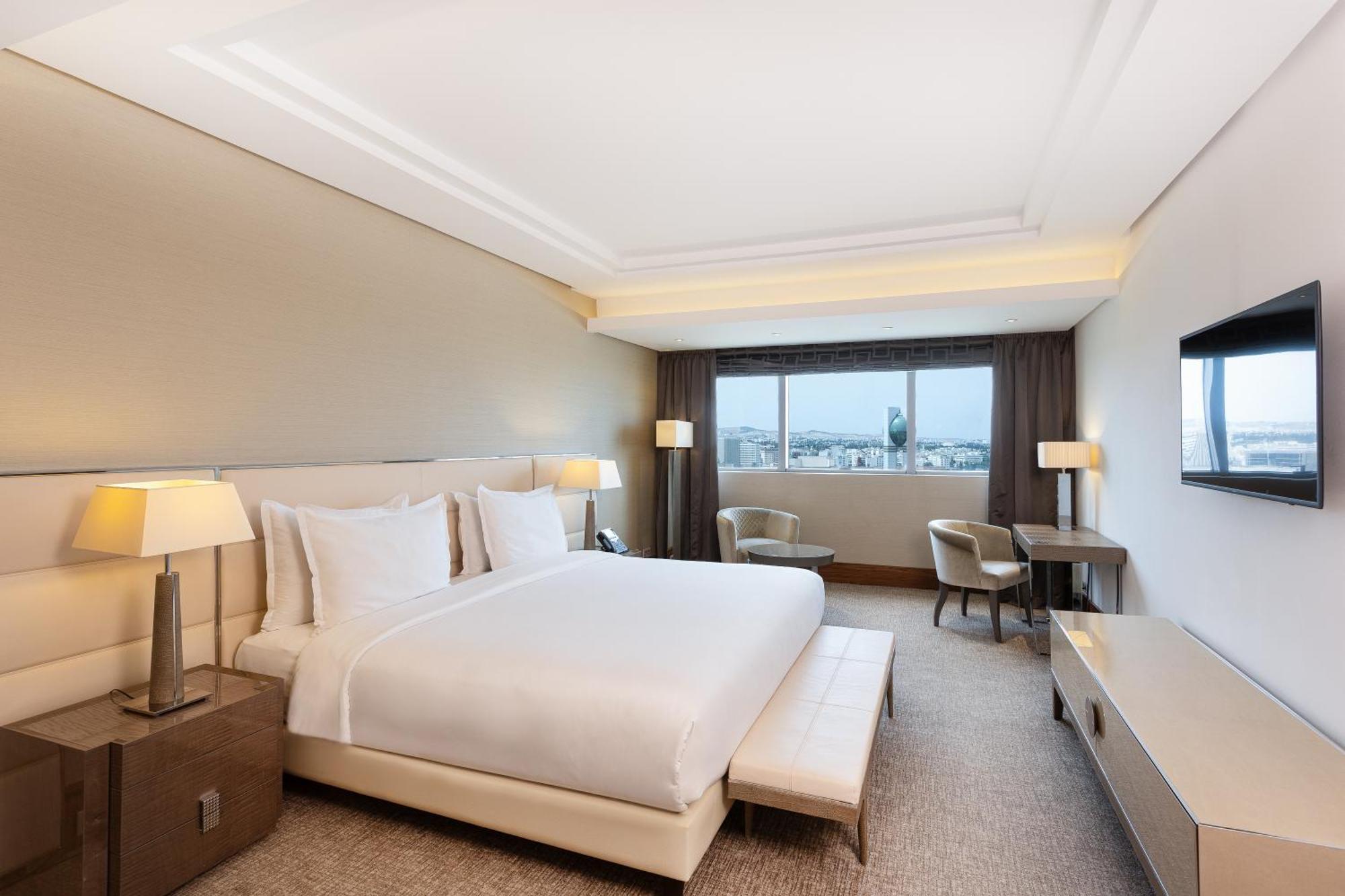 Hotel Radisson Blu & Convention Center, 5*