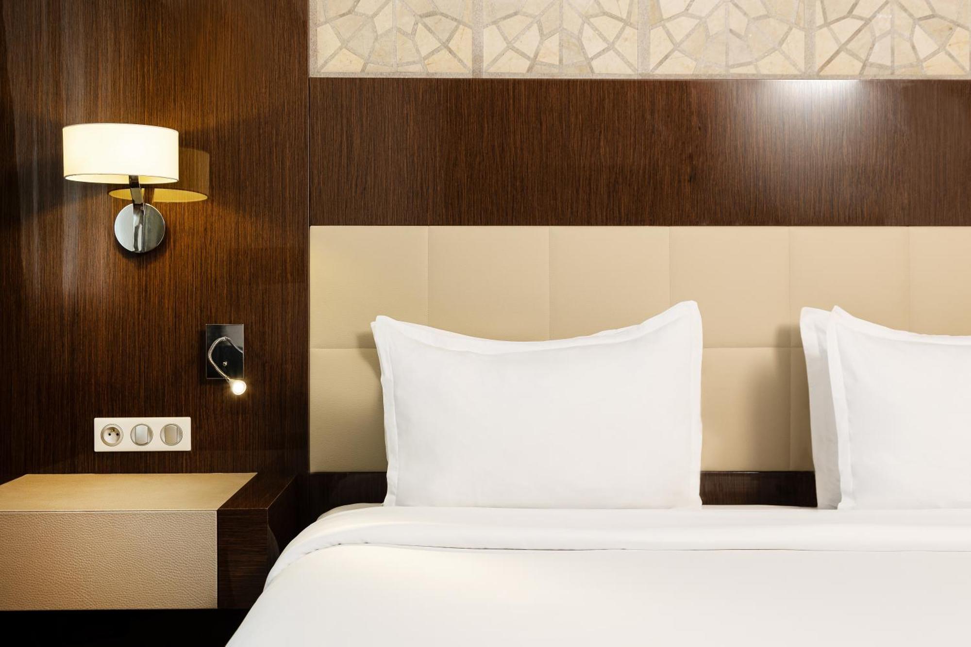 Hotel Radisson Blu & Convention Center, 5*
