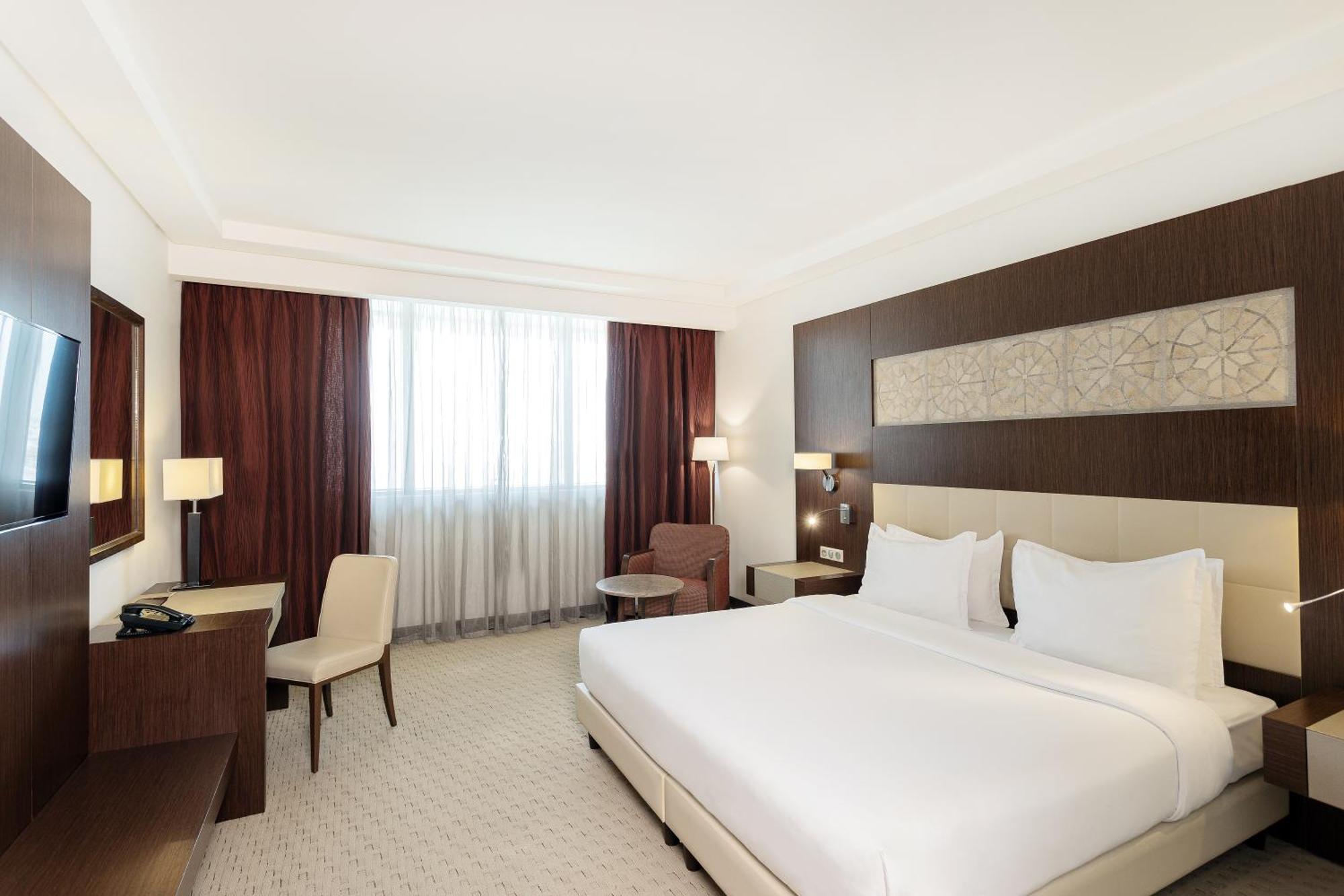 Radisson Blu & Convention Center, 5*