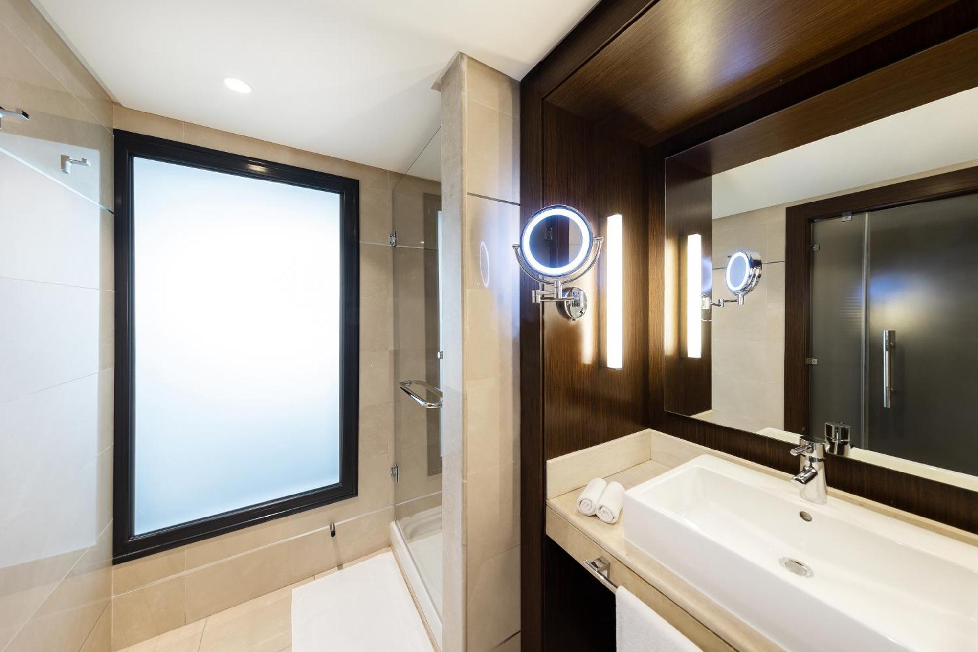 Hotel Radisson Blu & Convention Center, 5*