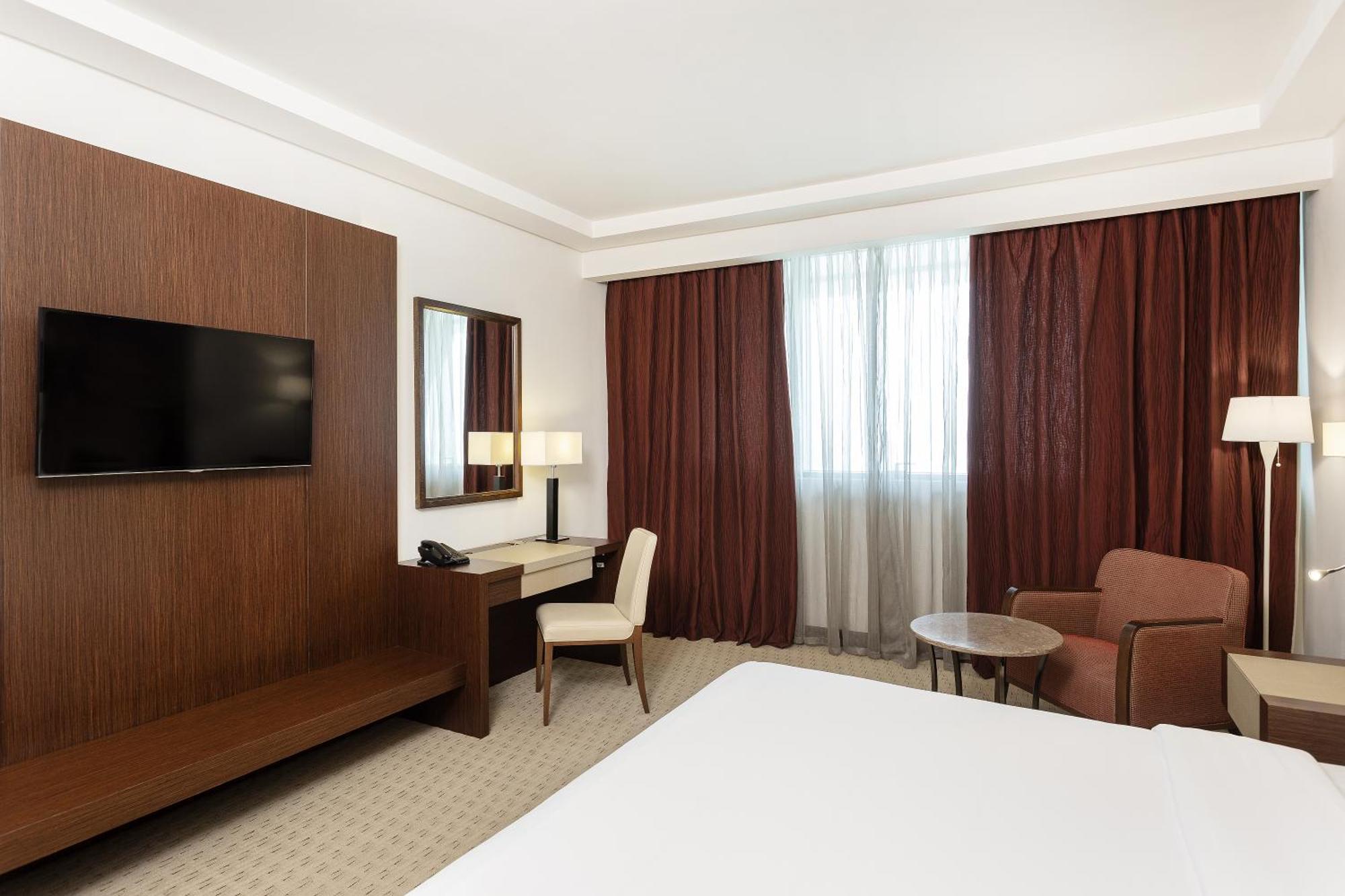 Radisson Blu & Convention Center, Hotel